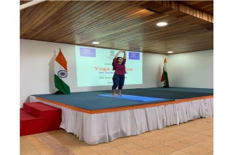 As part of Azadi ka Amrit Mahotsav (AKAM) celebrations, Yoga session under the theme " Health and Wellness " was  conducted by Mrs.Lucky Nankani in the Chancery on 01 December. Members of  Indian diaspora and local Congolese participated in the session. 
