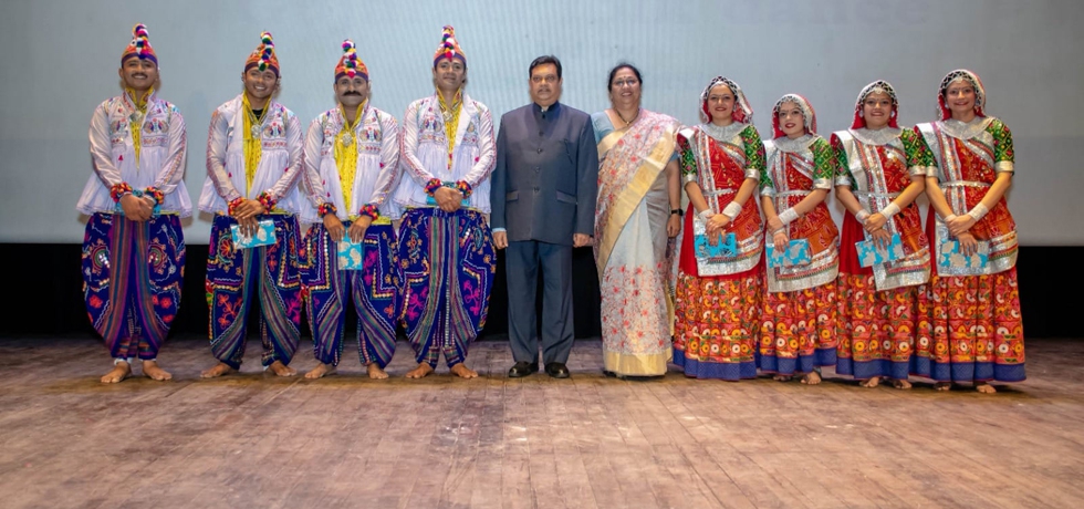 As part of Azadi ka Amrit Mahotsav celebrations, eight member Gujarati Folk dance troupe KALAPATH SANSTHA from Bhavnagar, Gujarat performed at the Institute Francais Du Congo, Brazzaville on 28 January, 2023.