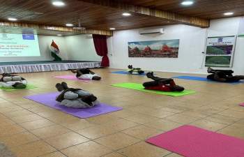 As part of AKAM celebrations, Yoga session was  conducted by Mrs.Lucky Nankani in the Chancery on 09 March. Local Congolese participated in the session. 