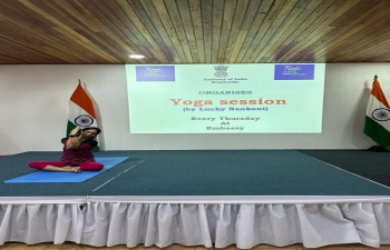 As part of AKAM celebrations, Yoga session was  conducted by Mrs.Lucky Nankani in the Chancery on 13 April. Local Congolese participated in the session. 